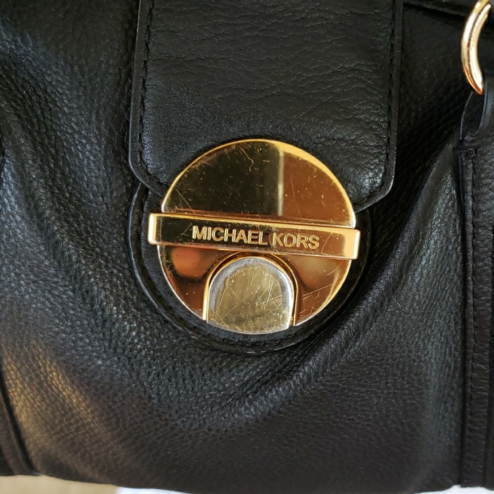 Micheal Kors black leather Hand/Shoulder bag. - Picture 3 of 7